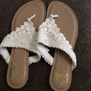 Cream lace flip flop